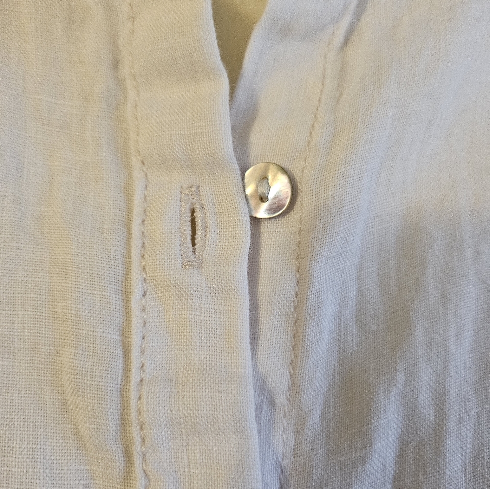 Tahari 100% long linen button up top. (50) - Picture 3 of 4